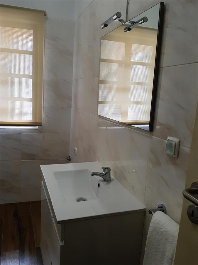 Alojamento Ferreira - Apartamento B Apartment ซังติอาโก โด กาเซ็ง ภายนอก รูปภาพ